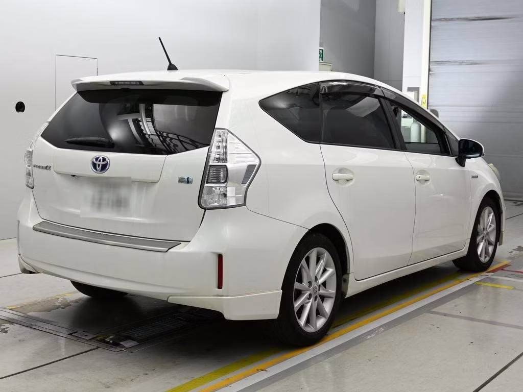 TOYOTA PRIUS ALPHA