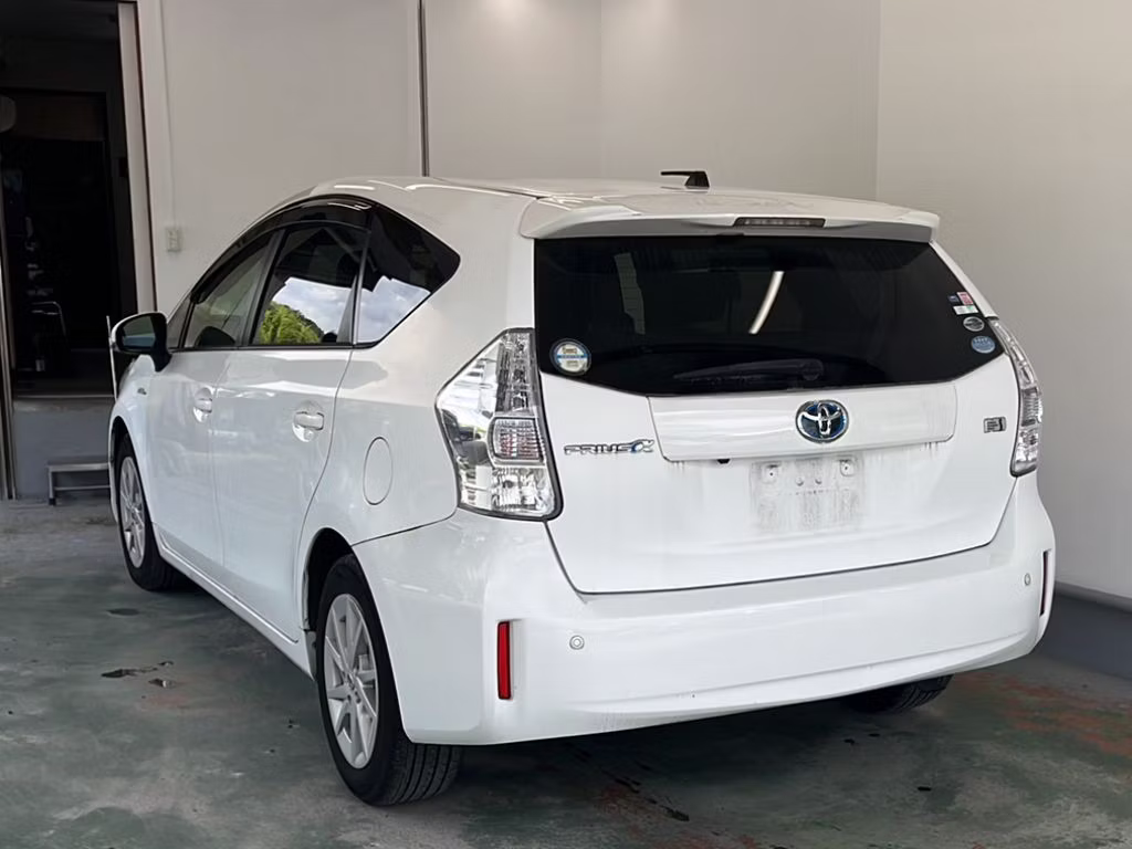 TOYOTA PRIUS ALPHA