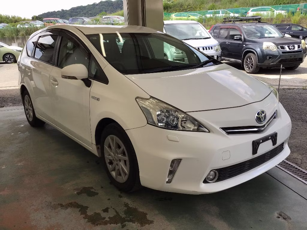TOYOTA PRIUS ALPHA