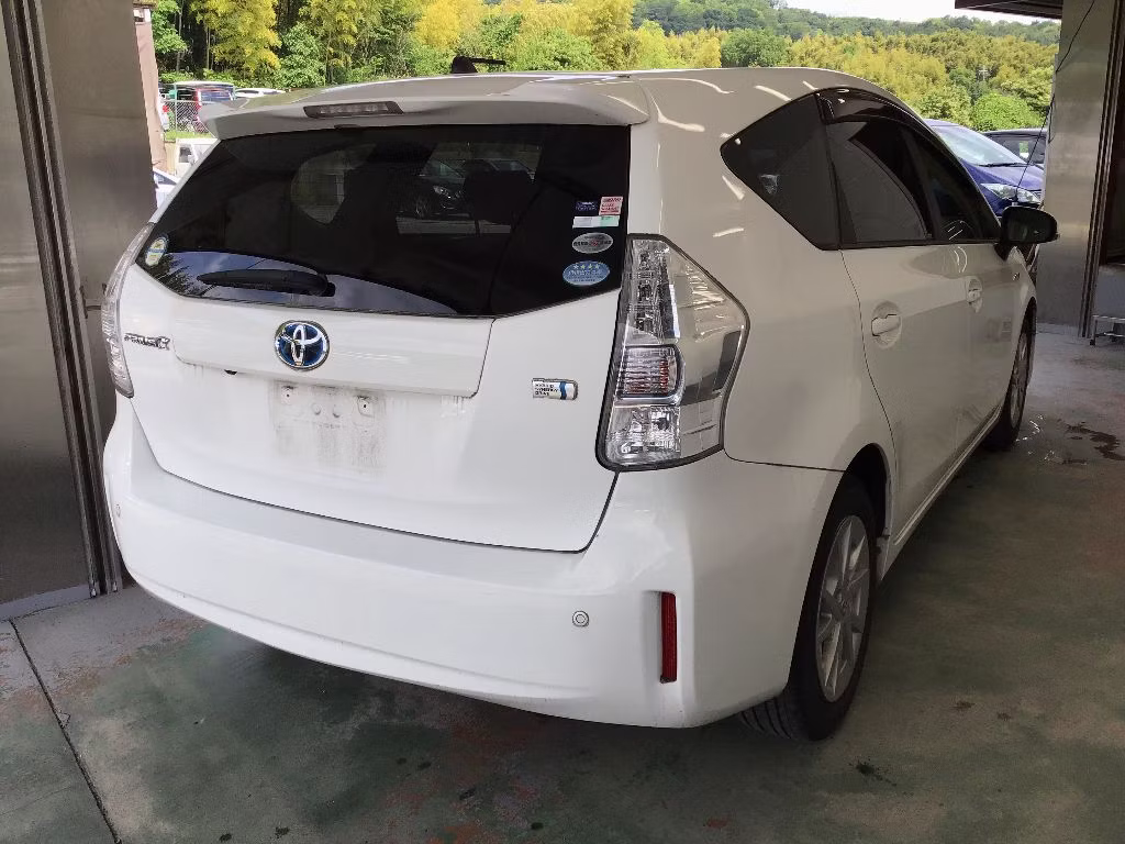TOYOTA PRIUS ALPHA