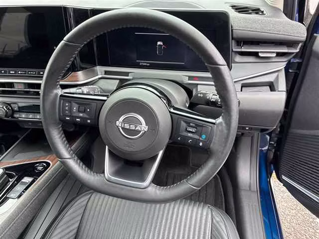NISSAN AURA