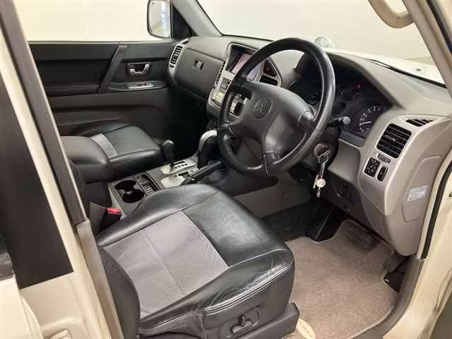 MITSUBISHI PAJERO