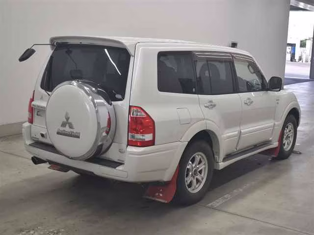 MITSUBISHI PAJERO