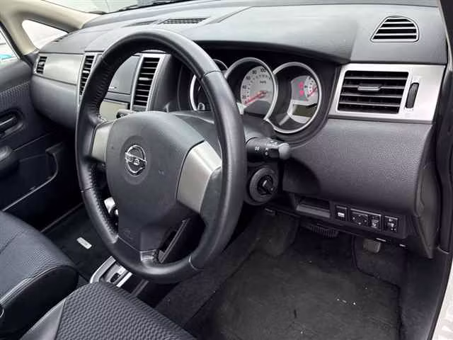 NISSAN TIIDA