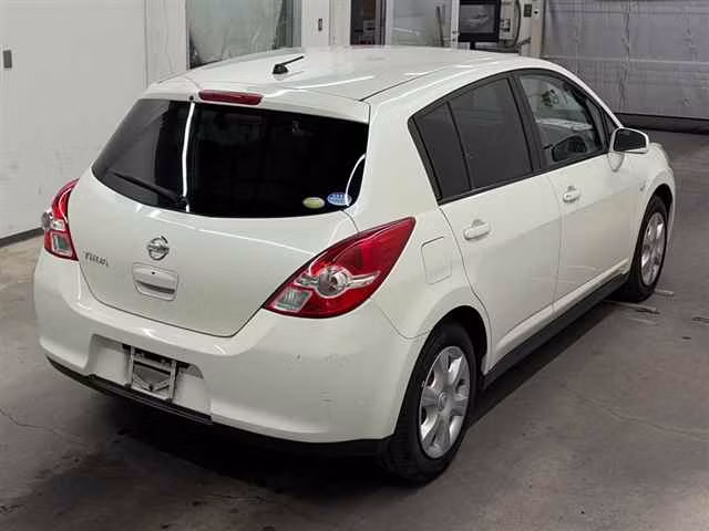 NISSAN TIIDA