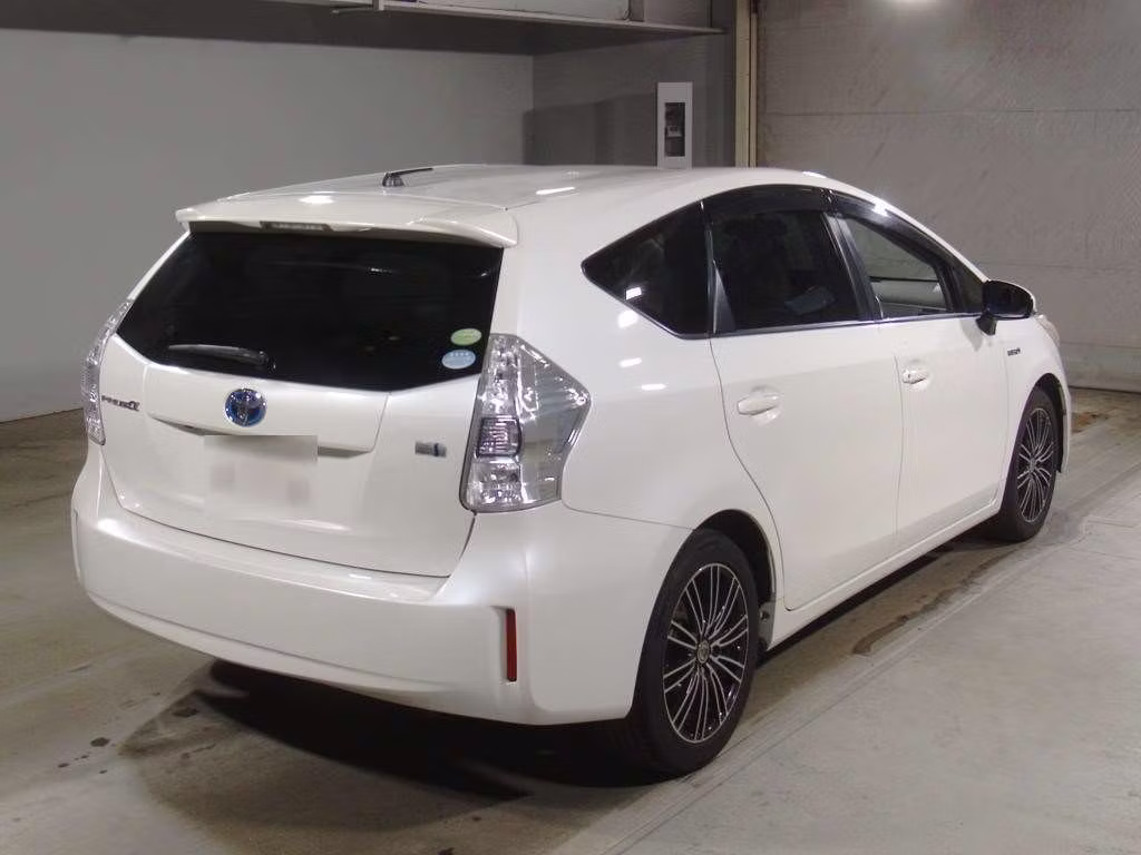 TOYOTA PRIUS ALPHA