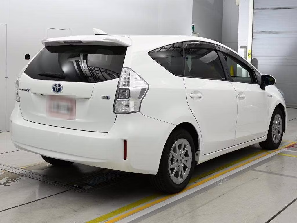 TOYOTA PRIUS ALPHA
