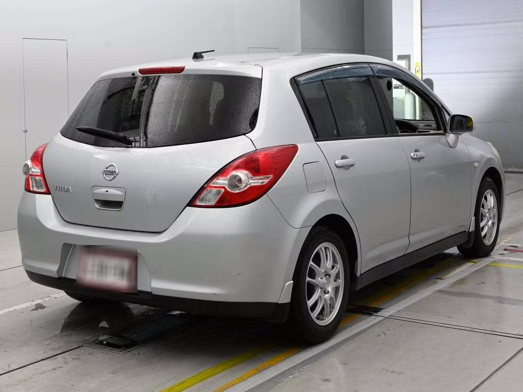 NISSAN TIIDA