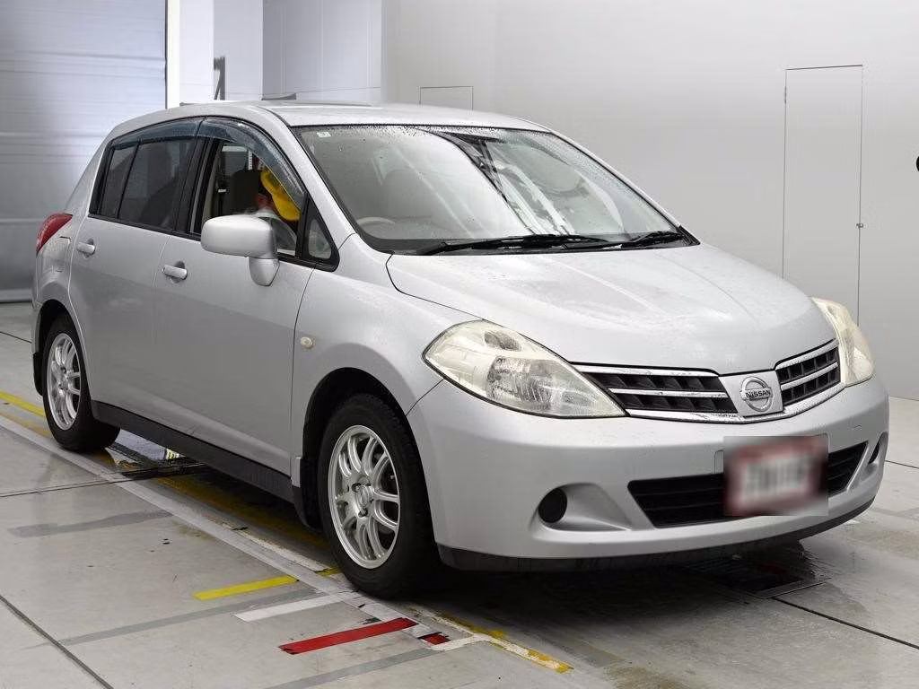 NISSAN TIIDA