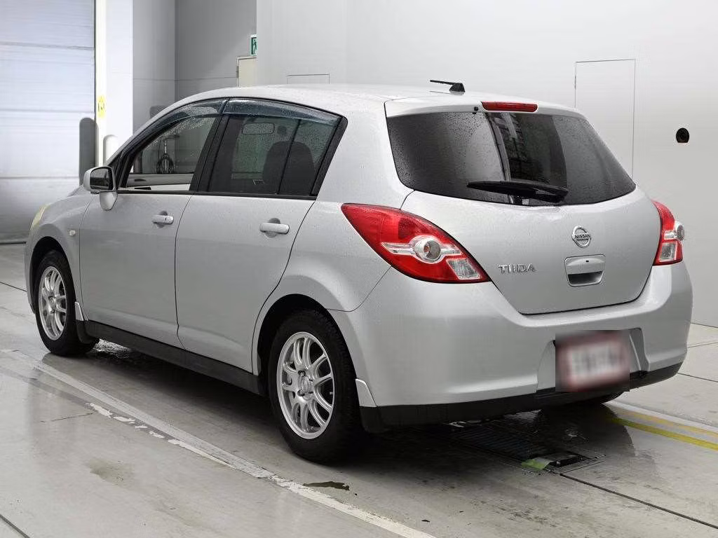 NISSAN TIIDA