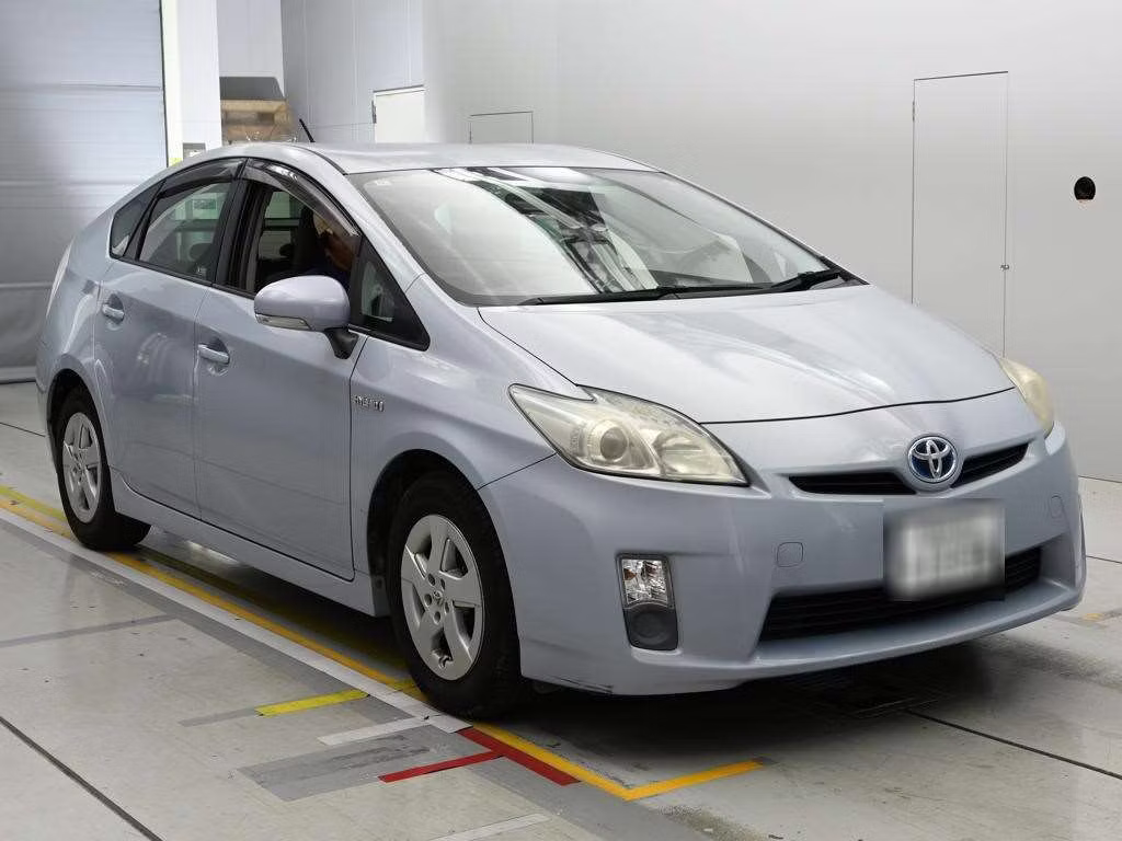 TOYOTA PRIUS