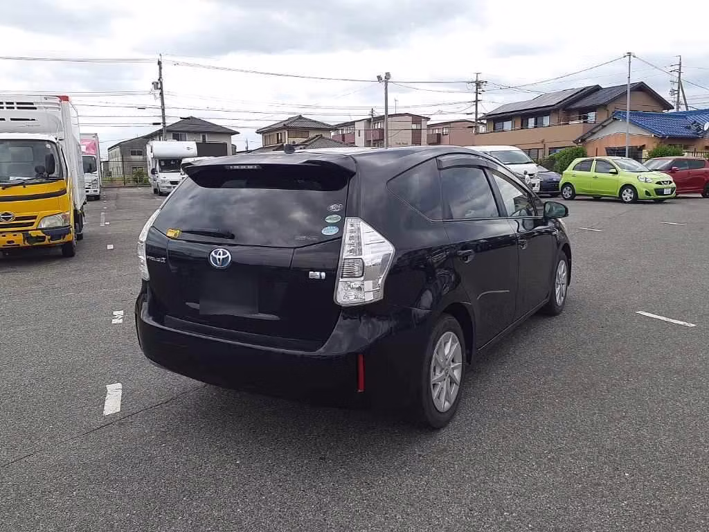 TOYOTA PRIUS ALPHA