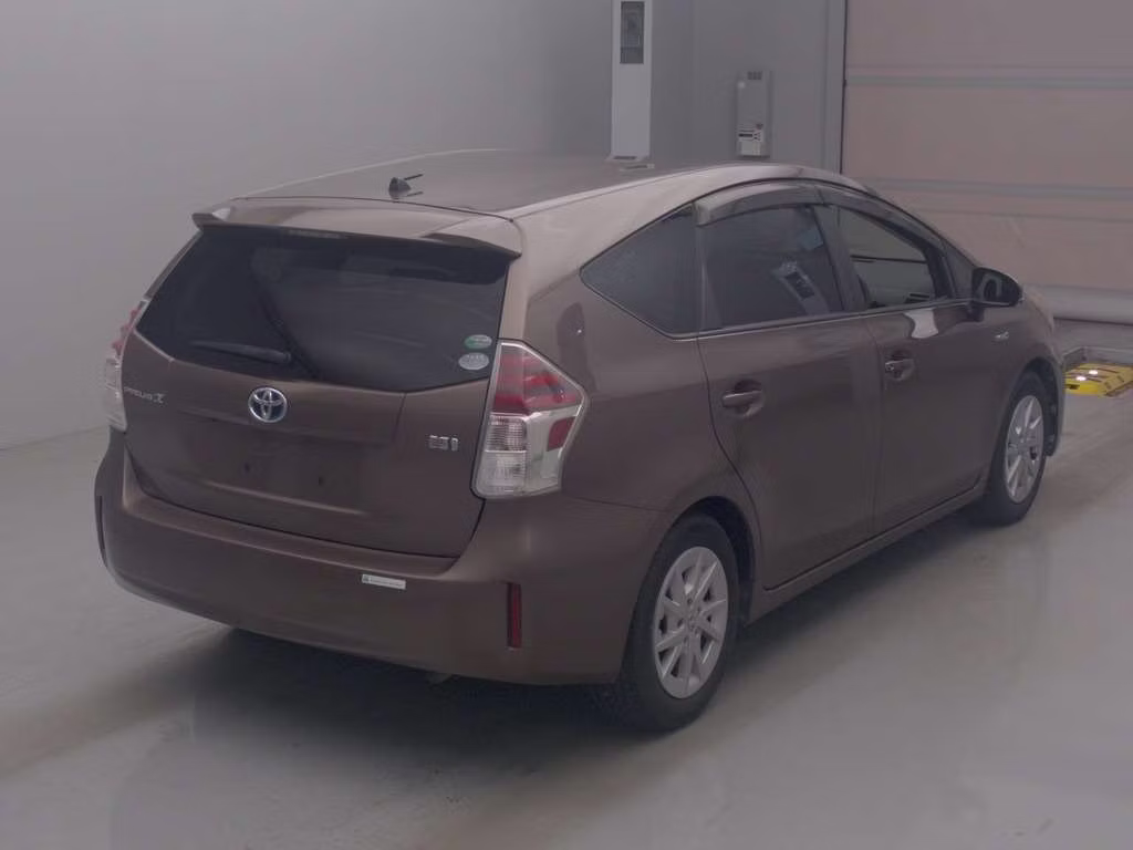TOYOTA PRIUS ALPHA