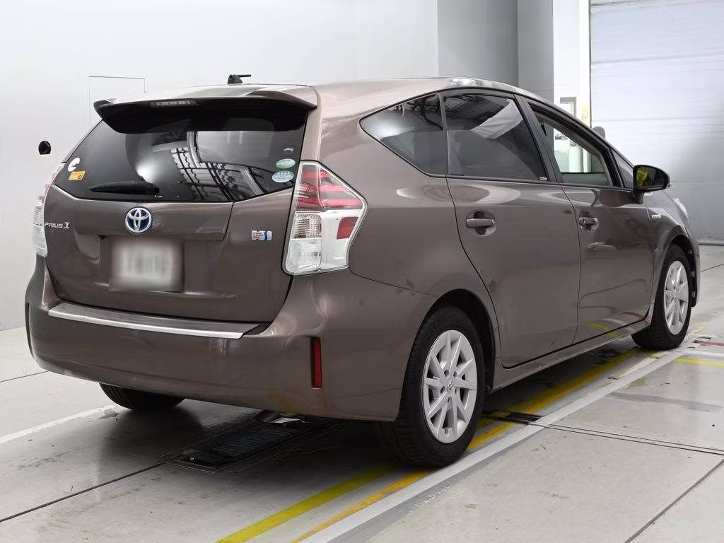 TOYOTA PRIUS ALPHA