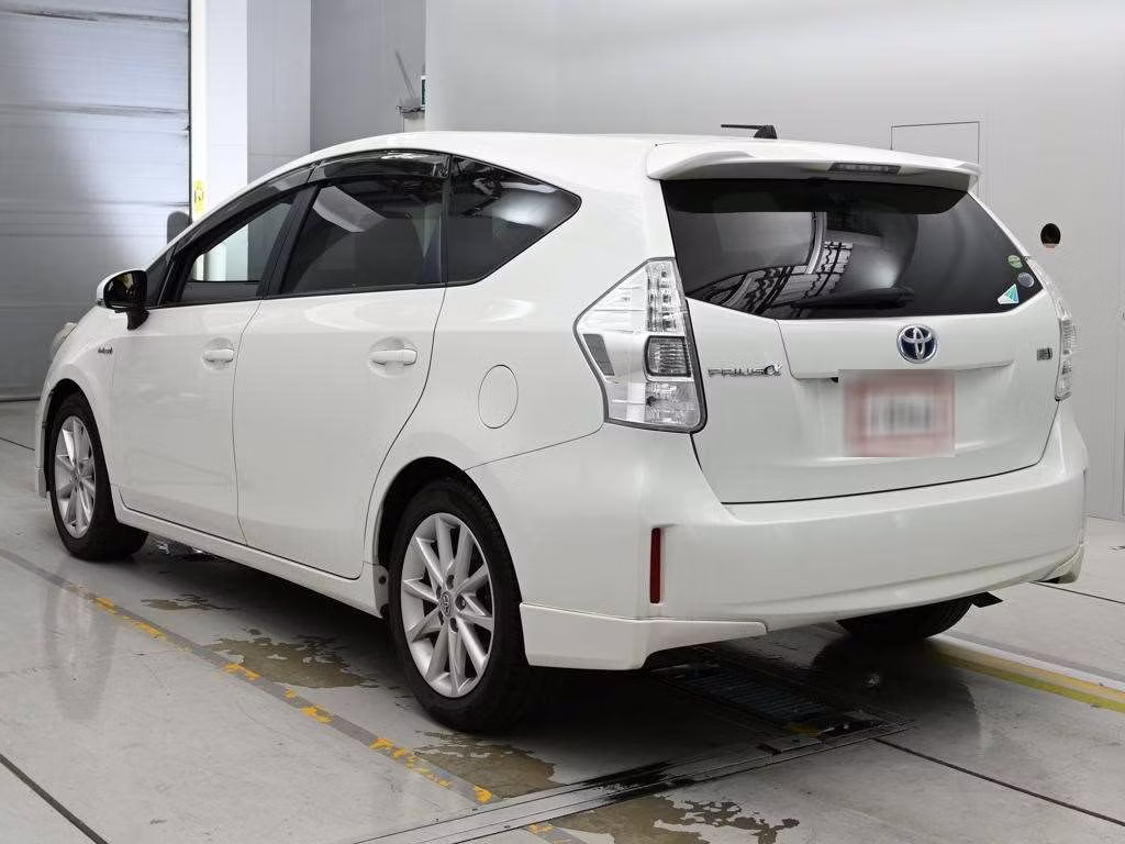 TOYOTA PRIUS ALPHA