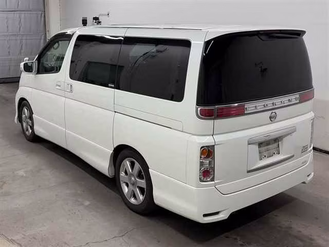 NISSAN ELGRAND