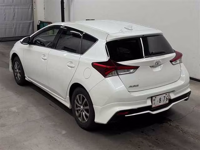 TOYOTA AURIS