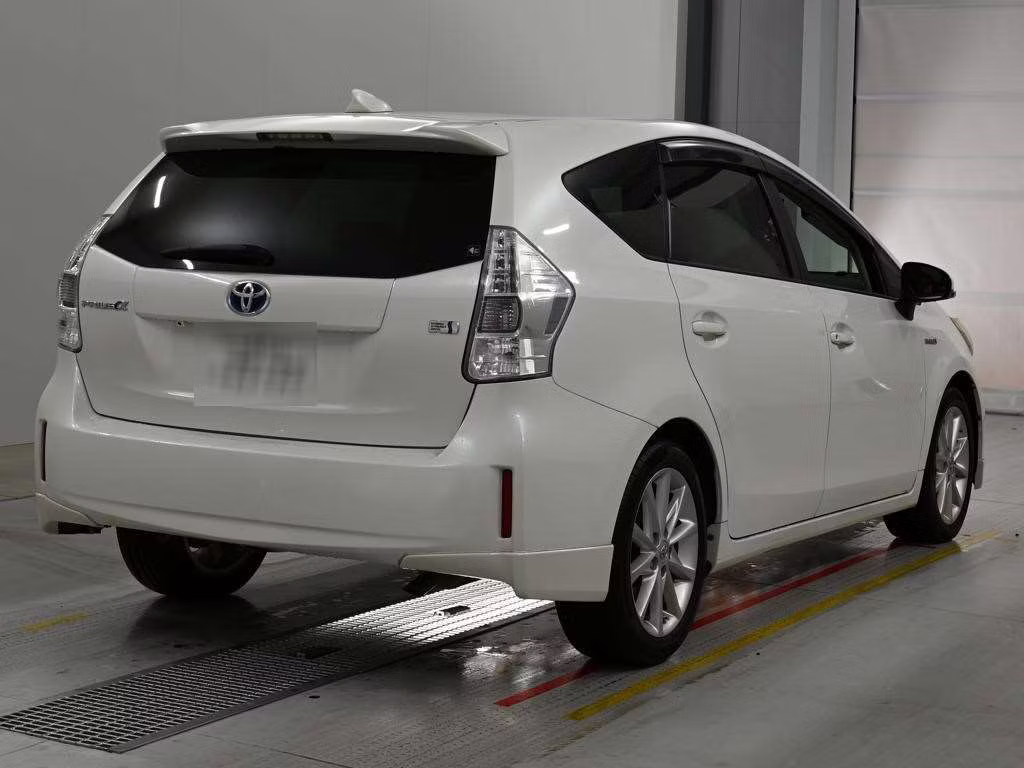 TOYOTA PRIUS ALPHA