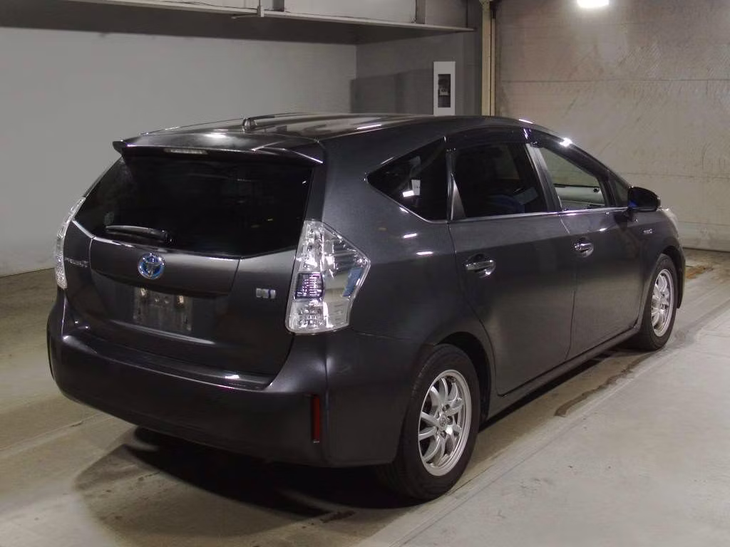 TOYOTA PRIUS ALPHA