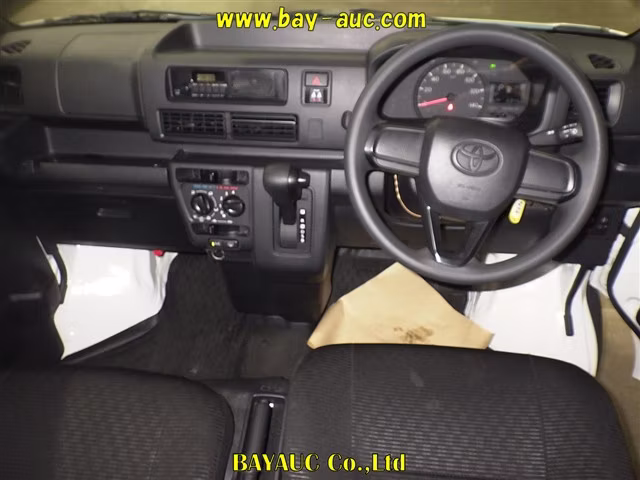 TOYOTA PIXIS VAN