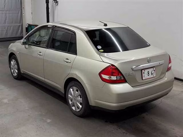 NISSAN TIIDA LATIO