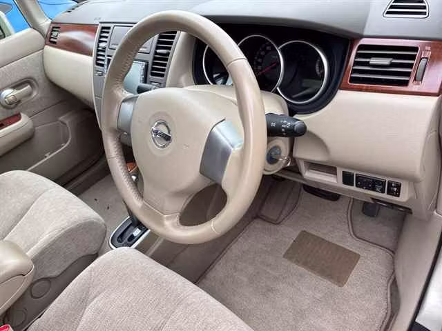 NISSAN TIIDA LATIO