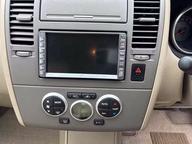 NISSAN TIIDA LATIO