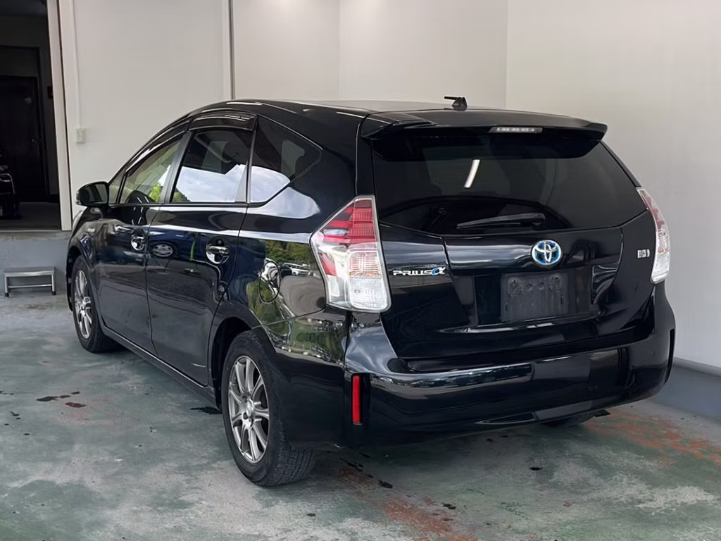 TOYOTA PRIUS ALPHA