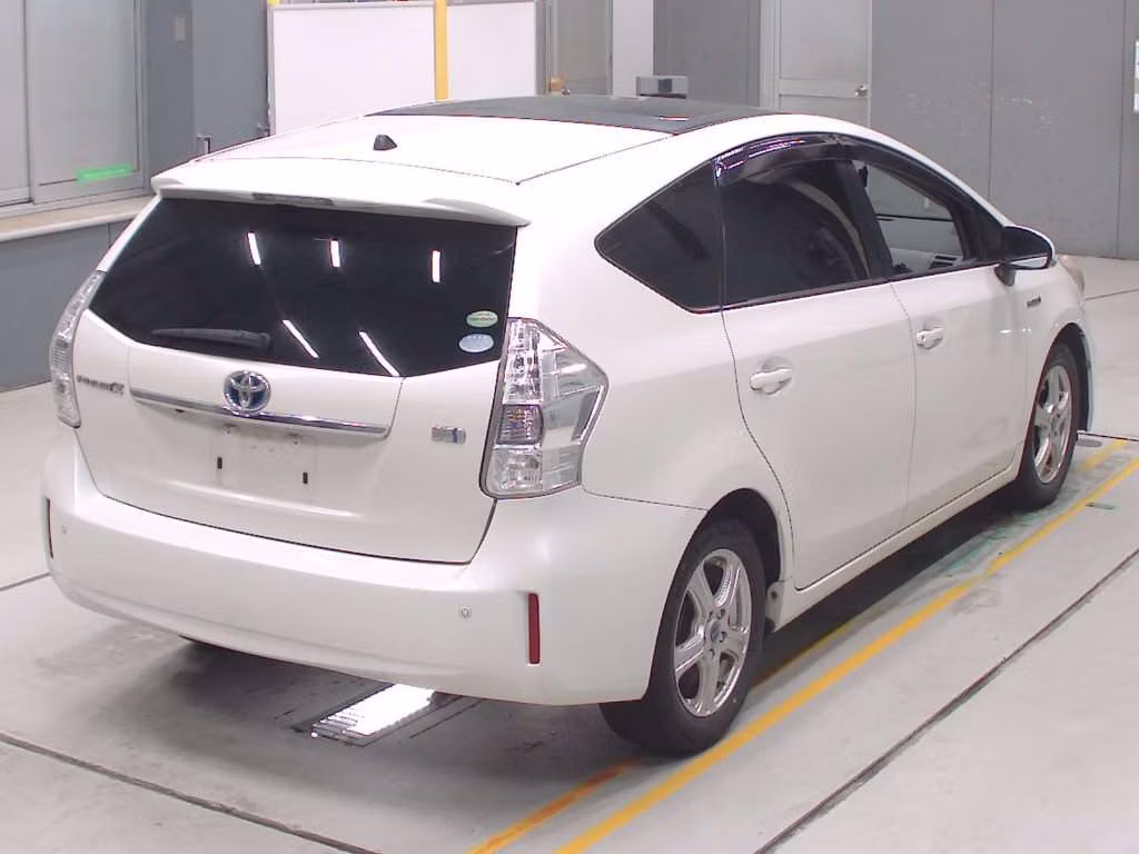 TOYOTA PRIUS ALPHA