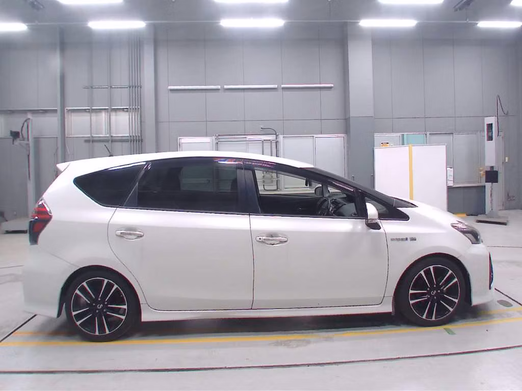 TOYOTA PRIUS ALPHA
