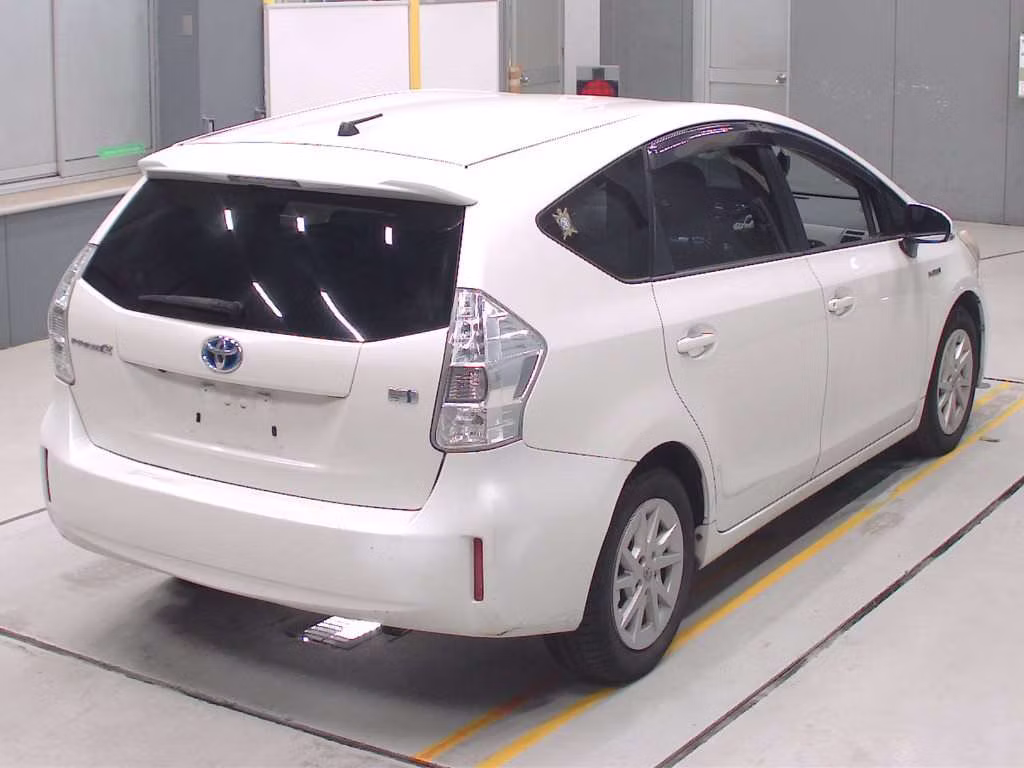 TOYOTA PRIUS ALPHA