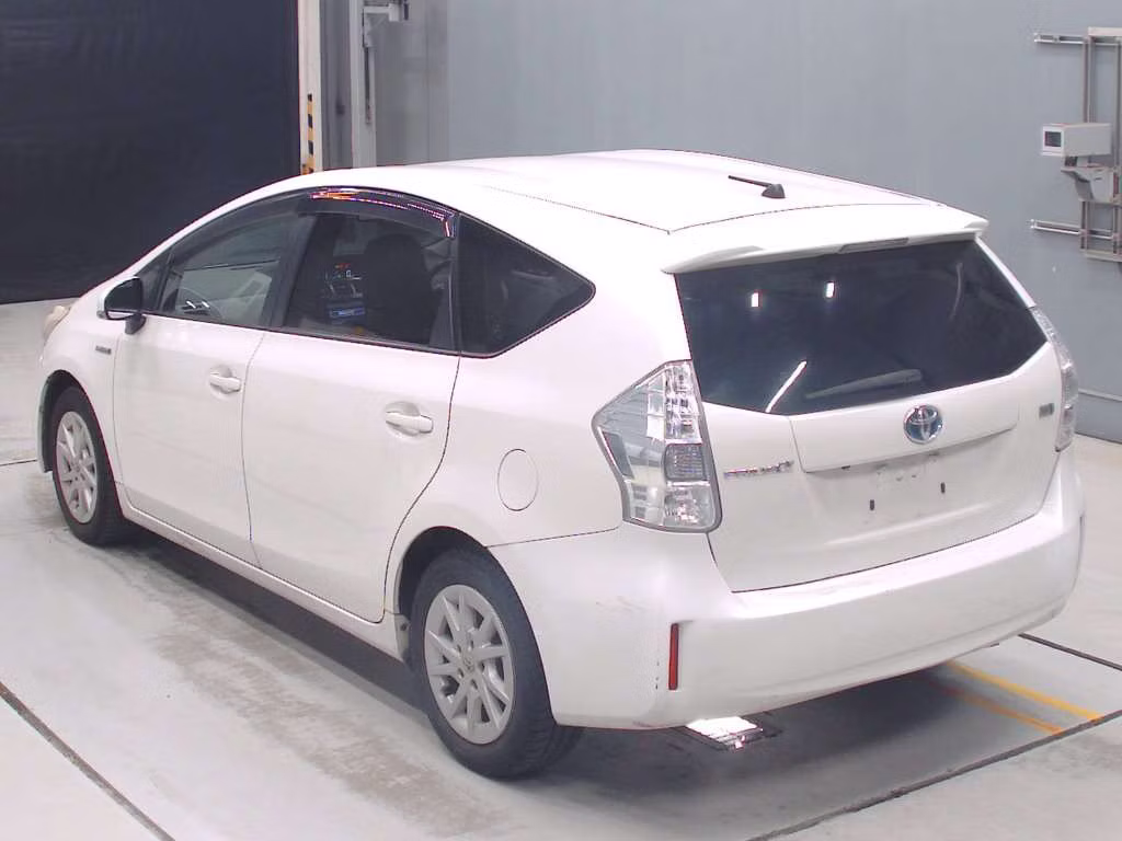 TOYOTA PRIUS ALPHA