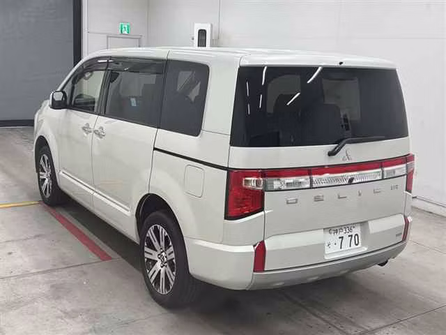MITSUBISHI DELICA D:5