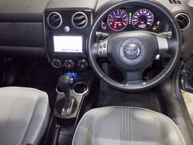 MAZDA VERISA