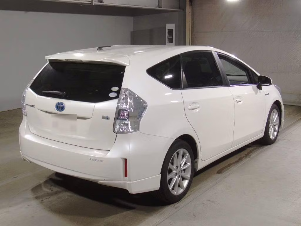 TOYOTA PRIUS ALPHA