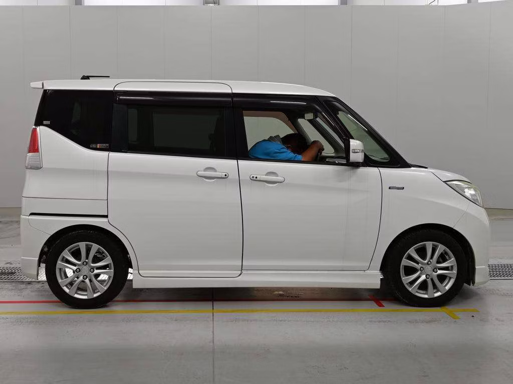 MITSUBISHI DELICA D:2