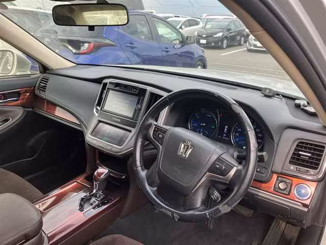 TOYOTA CROWN