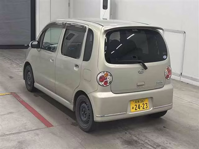 DAIHATSU MOVE LATTE