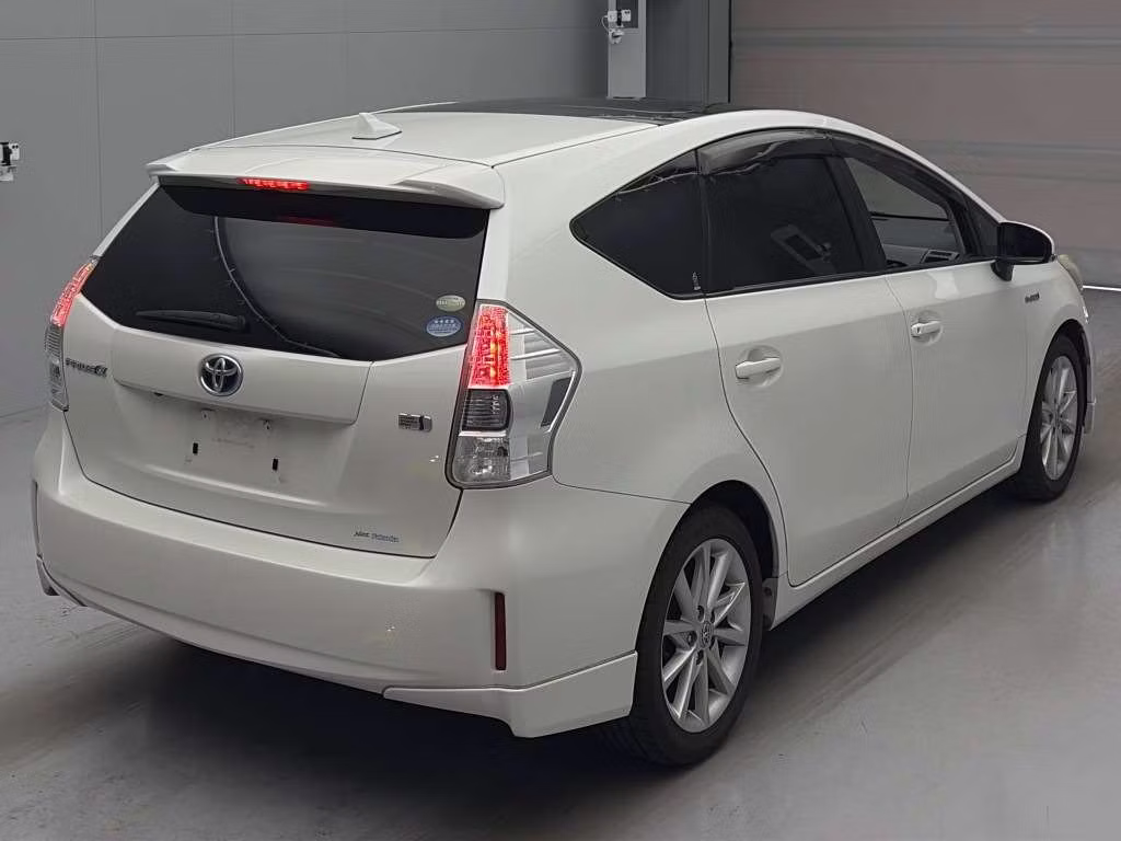 TOYOTA PRIUS ALPHA