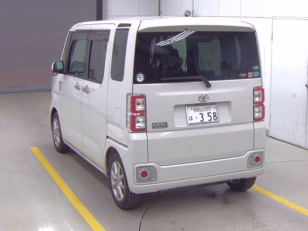 TOYOTA PIXIS MEGA