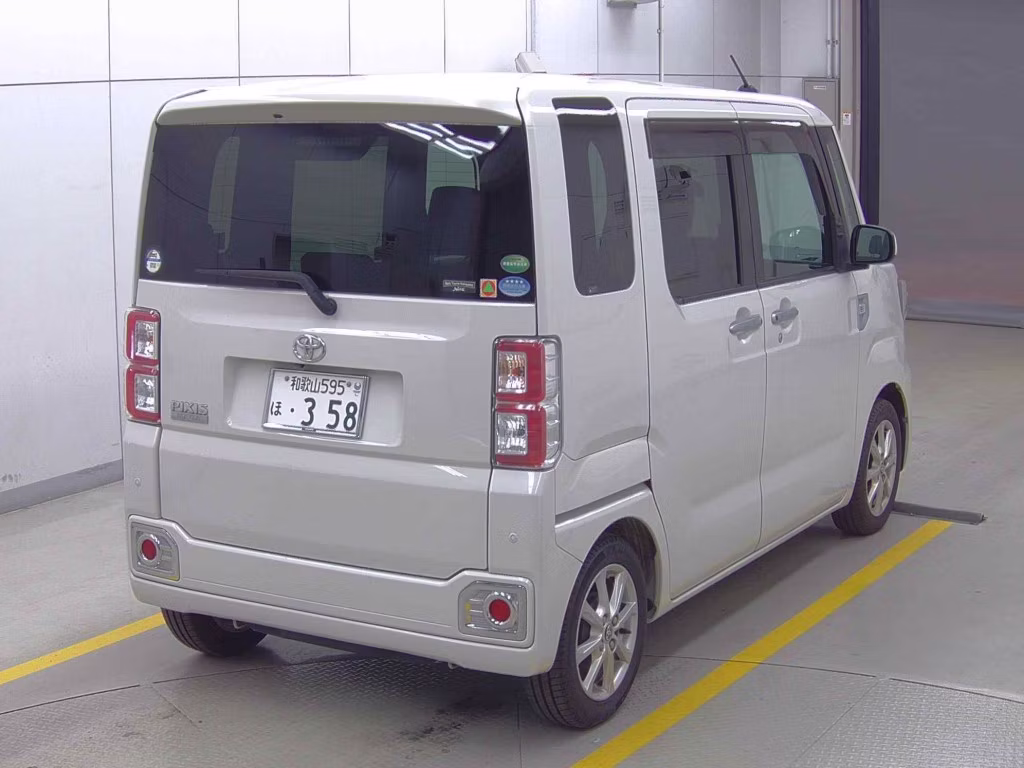 TOYOTA PIXIS MEGA