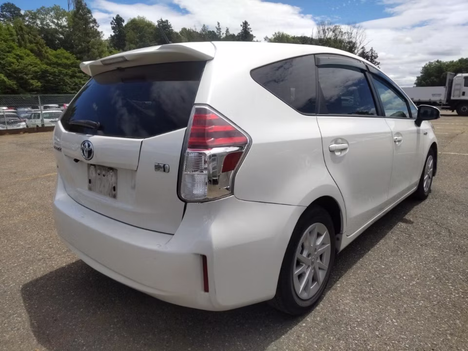 TOYOTA PRIUS ALPHA