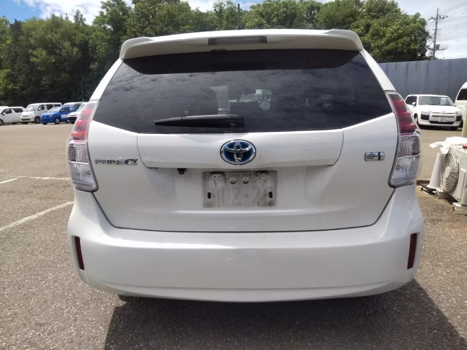 TOYOTA PRIUS ALPHA