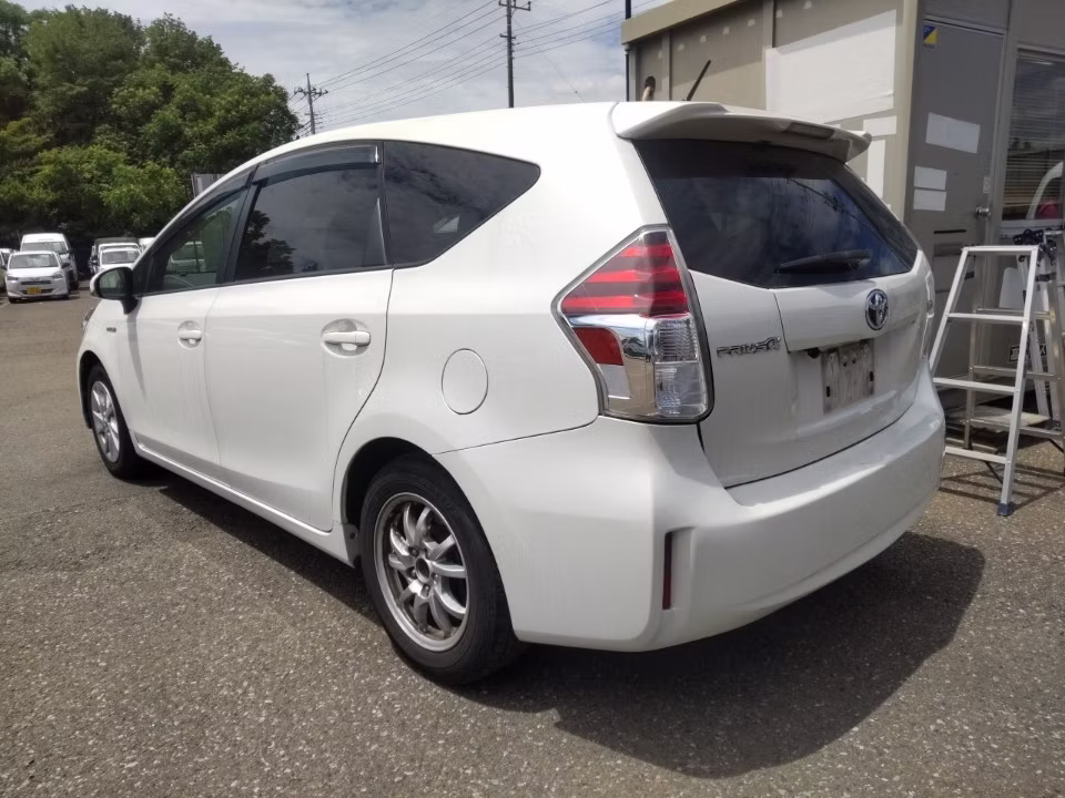 TOYOTA PRIUS ALPHA