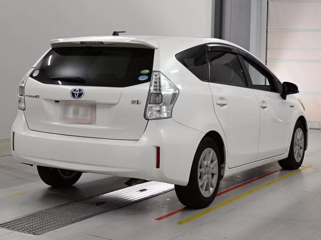 TOYOTA PRIUS ALPHA