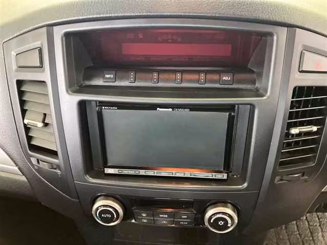 MITSUBISHI PAJERO