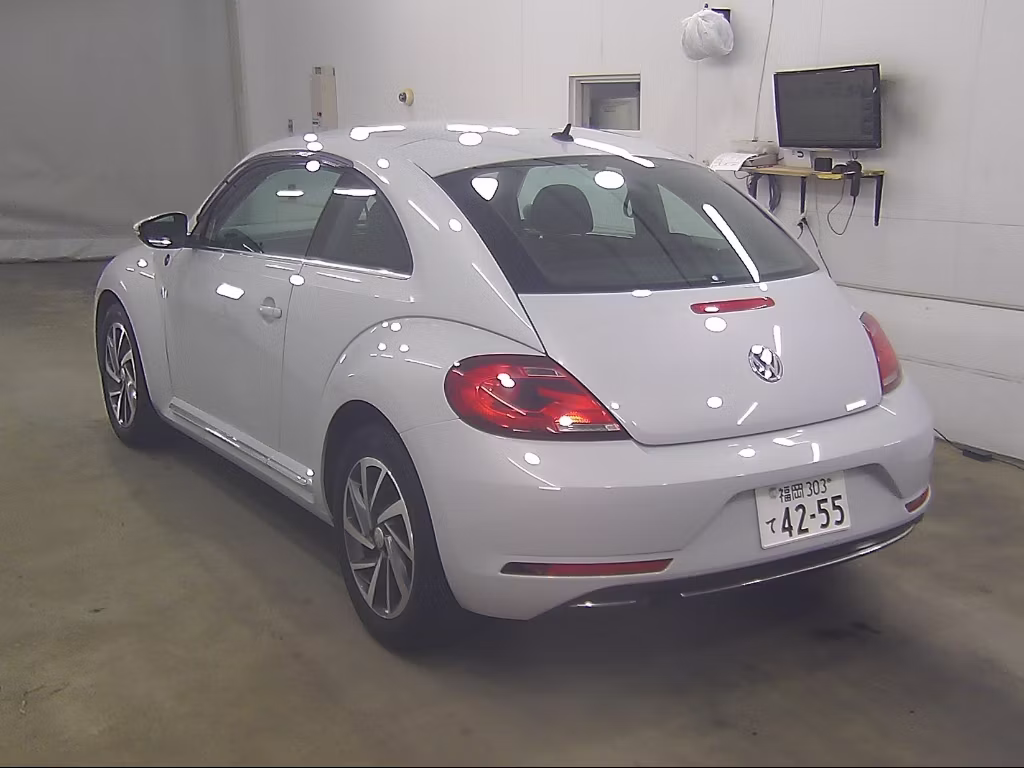 VOLKSWAGEN BEETLE