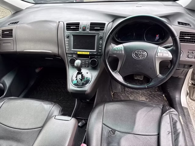 TOYOTA MARK X ZIO