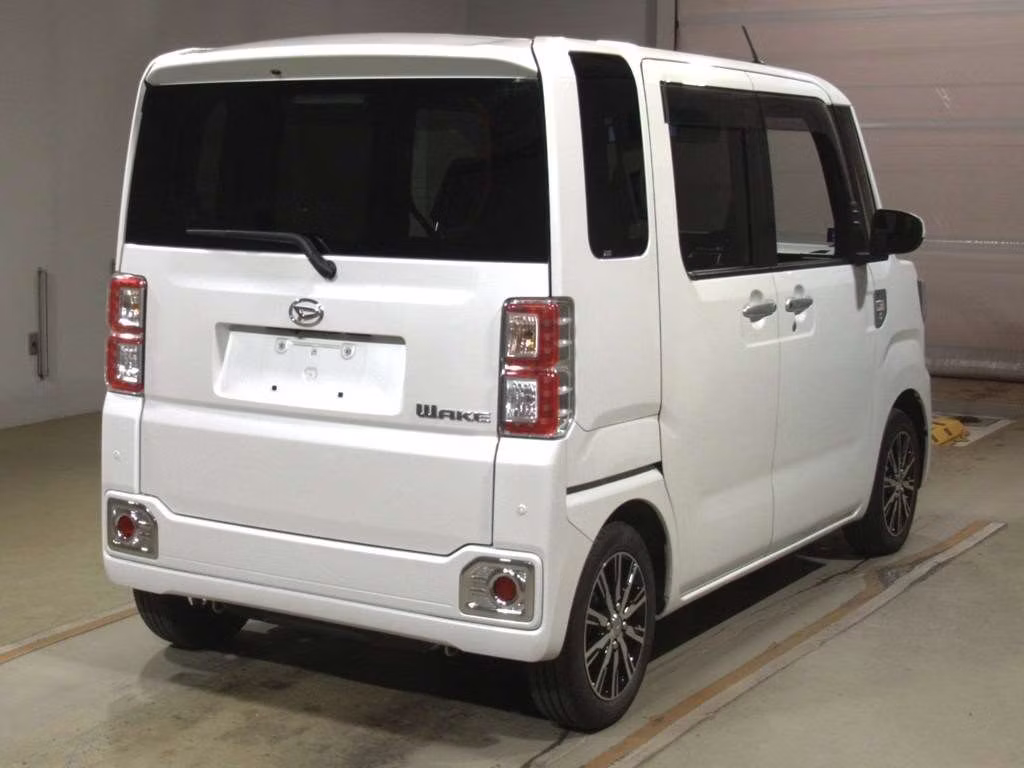 DAIHATSU WAKE