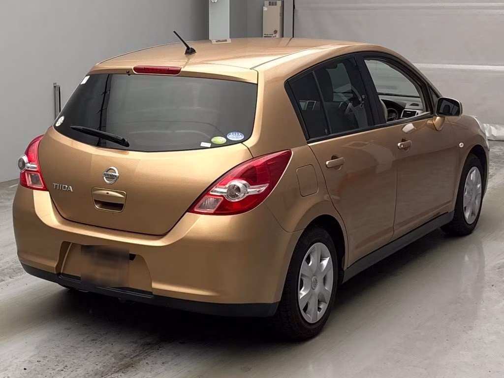 NISSAN TIIDA